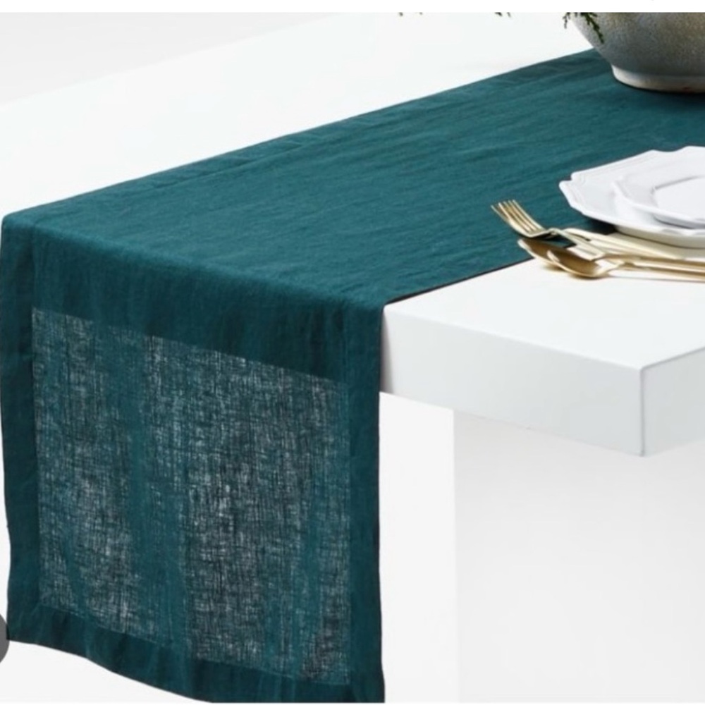 Crate&Barrel European Flax Table Runner Marin Runner Spruce Green